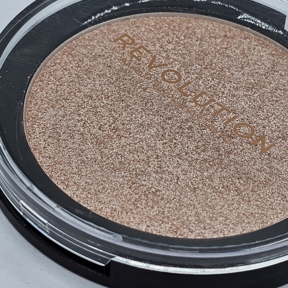 Makeup Revolution Bloom Highlighter - Picture 2 of 5